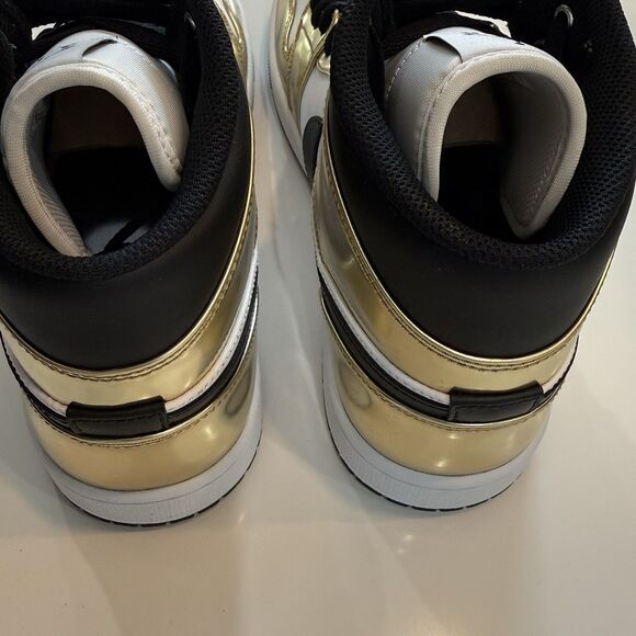 Air Jordan 1 Mid \